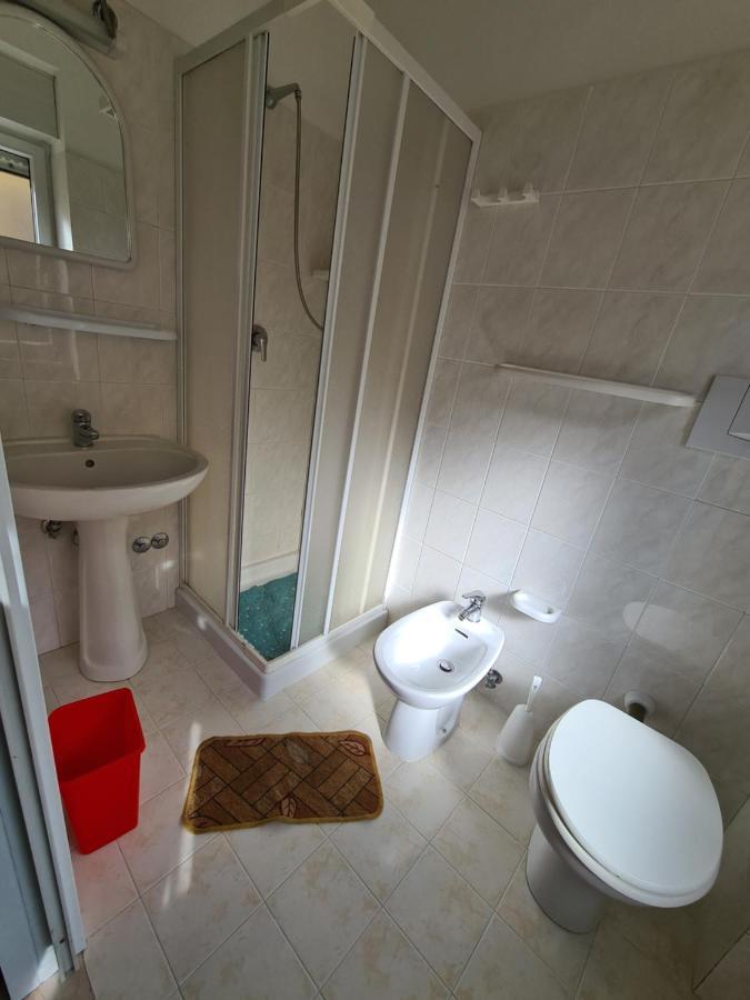 Single Room,1348261565:JPEG
